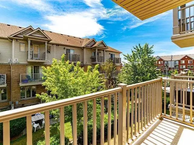 Bright & beautiful 2 bed, 2.5 bath townhouse for rental - Photo 2