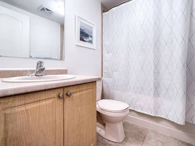 Bright & beautiful 2 bed, 2.5 bath townhouse for rental - Photo 6