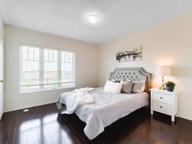 Bright & beautiful 2 bed, 2.5 bath townhouse for rental - Photo 8