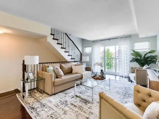 Bright & beautiful 2 bed, 2.5 bath townhouse for rental - Photo 9