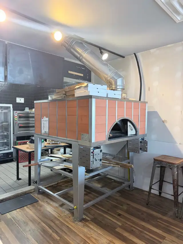 Commercial Pizza Oven – Wood/Gas Style – Restaurant Equipment