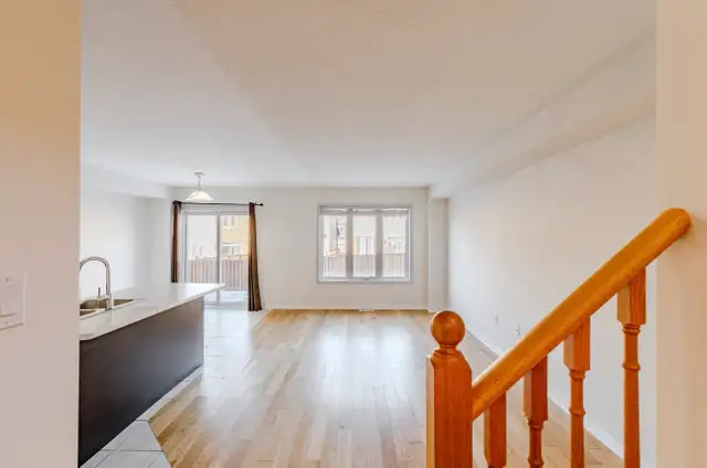 END-UNIT Townhouse for Rent - Photo 4