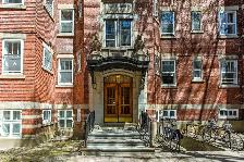 3 chambres dans un édifice patrimonial d'exception — Outremont