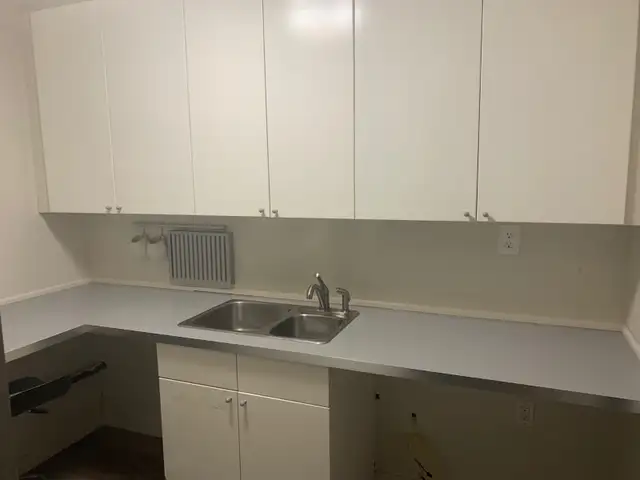 SPACE FOR LEASE: High Traffic & Great Location on 124 Street, Ed - Photo 3