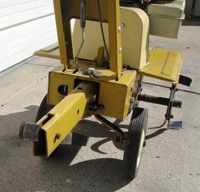 SEARS 5 HP ROTOTILLER - Photo 6