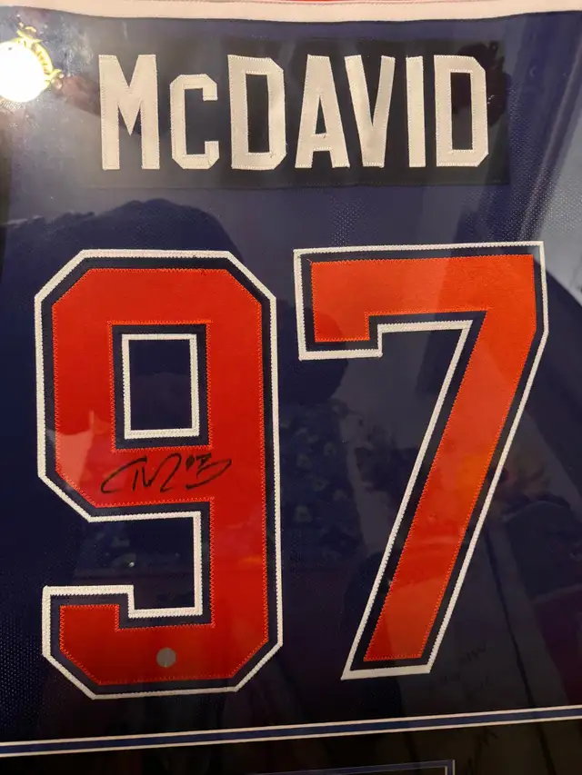 framed/signed Mcdavid jersey - Photo 4