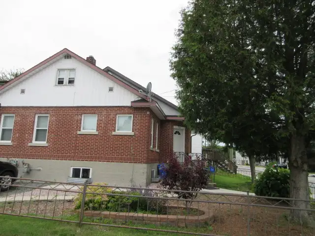 ALL DONE-UP AND READY!  NEAR DOWNTOWN SUDBURY. - Photo 2