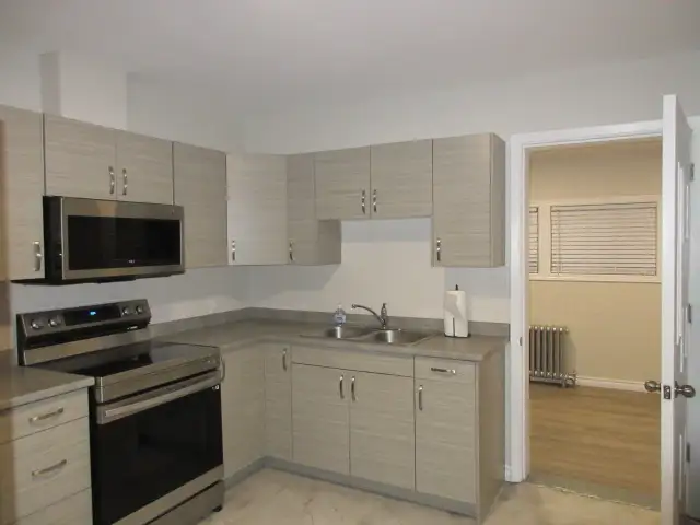 ALL DONE-UP AND READY!  NEAR DOWNTOWN SUDBURY. - Photo 8