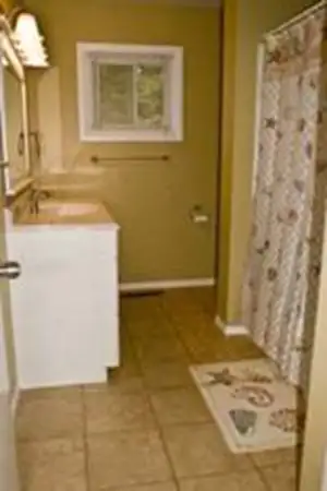 Wonderful 3 Bdrm Suite Very Short Walk to University - Photo 5