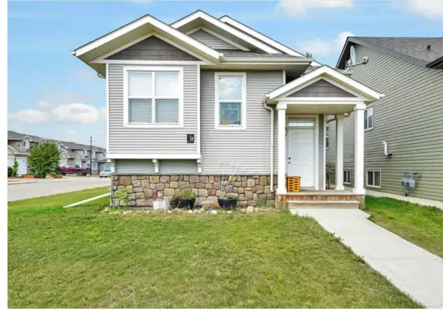 House for rent in Sylvan Lake Alberta - Photo 2