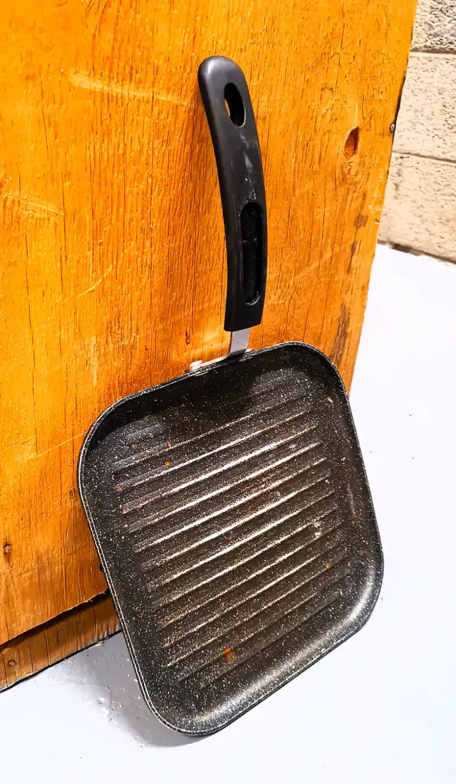 10'' Square Iron Grill Pan With Handle - Photo 3