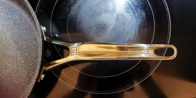 12-inch nonstick pan wit12-inch nonstick  stainless steel handle - Photo 3