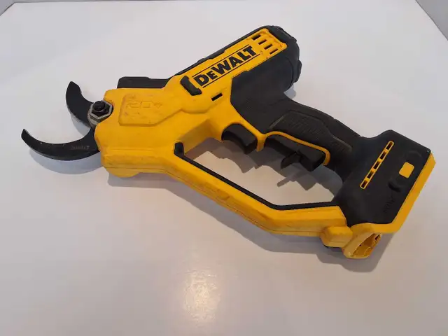 Dewalt DCPR320 20V Pruner Tool Only