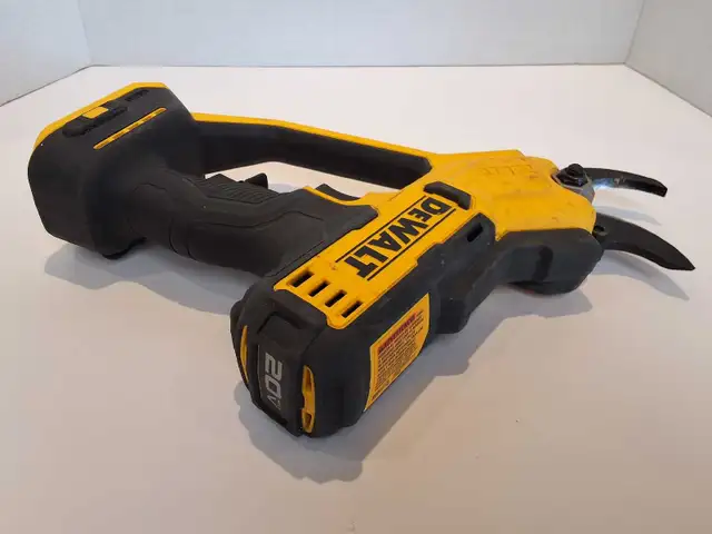 Dewalt DCPR320 20V Pruner Tool Only - Photo 3
