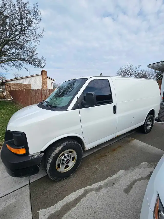 2010 gmc savana