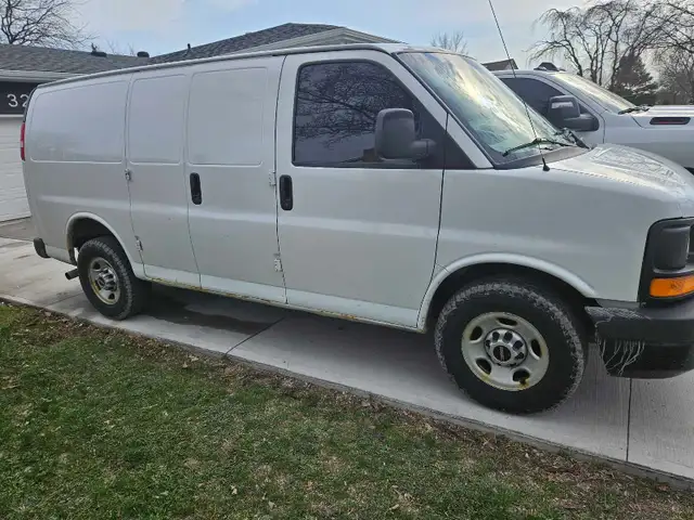 2010 gmc savana - Photo 2