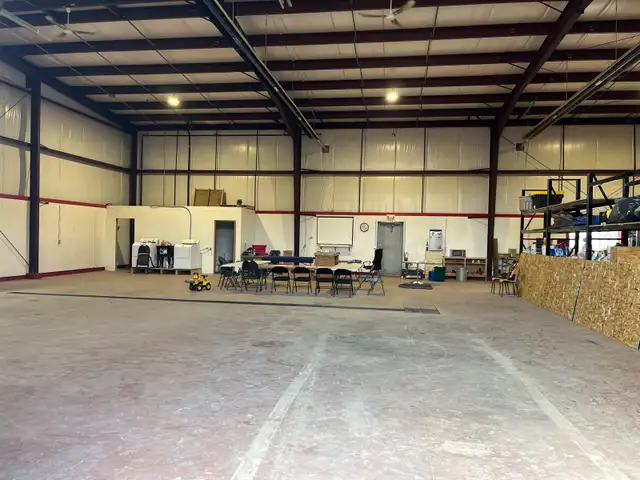 Shop Bays for Lease - 5 mins from Highway 2 and 11A Overpass - Photo 4