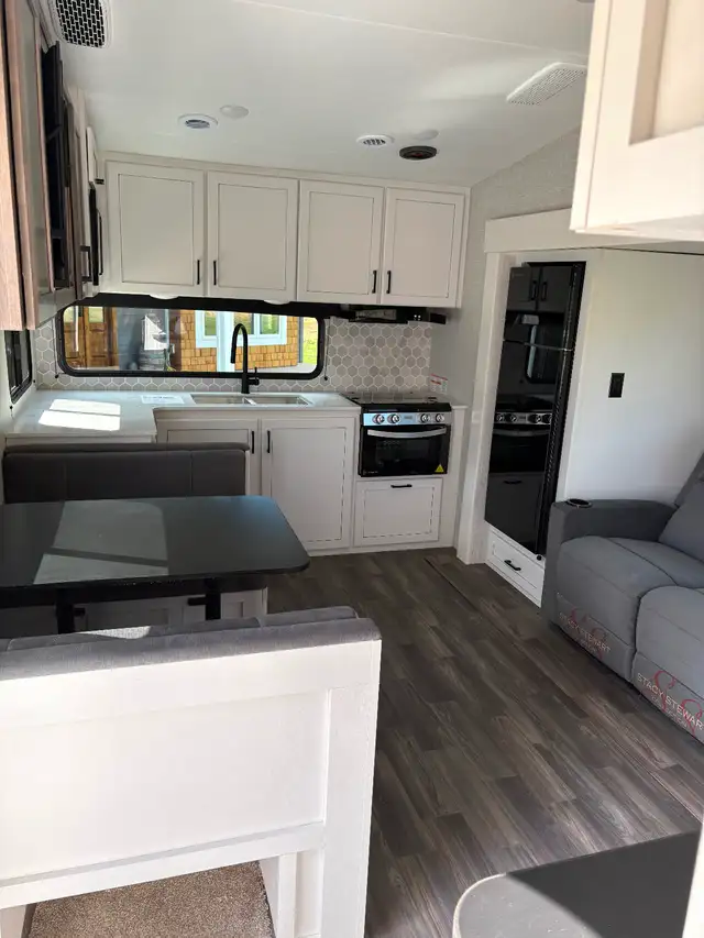 2025 Jayco Eagle 5th Wheel - Photo 2