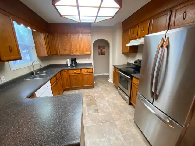 Fully Furnished 3 Bed House w/ Garage For Rent in Drayton Valley - Photo 4