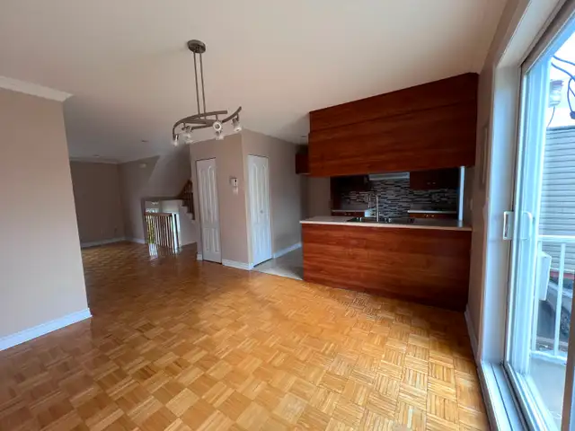 Magnifique condo 4 1/2 en plein coeur de Laval - Photo 2