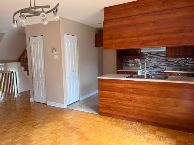 Magnifique condo 4 1/2 en plein coeur de Laval - Photo 3