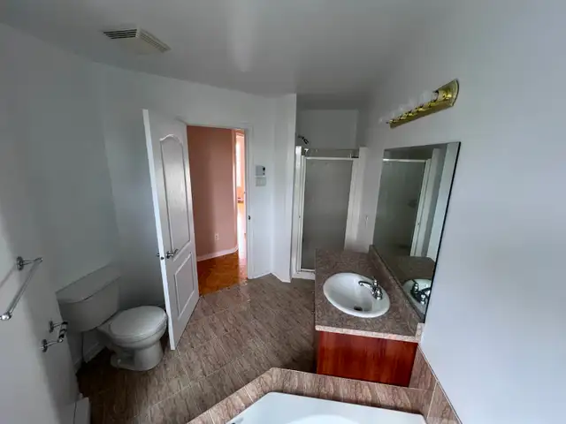 Magnifique condo 4 1/2 en plein coeur de Laval - Photo 10