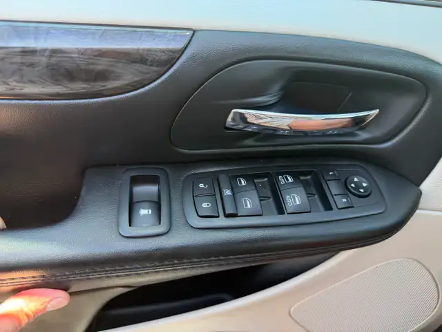 2018 Dodge Grand Caravan Crew DVD, PWR SLIDERS, ONLY 158K - Photo 19