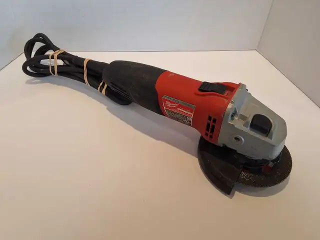 Milwaukee 6130 4 1/2' Grinder - Photo 2