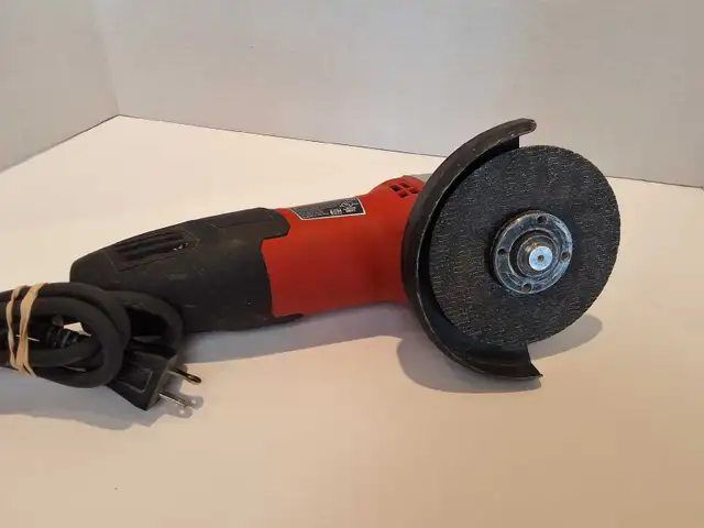Milwaukee 6130 4 1/2' Grinder - Photo 3