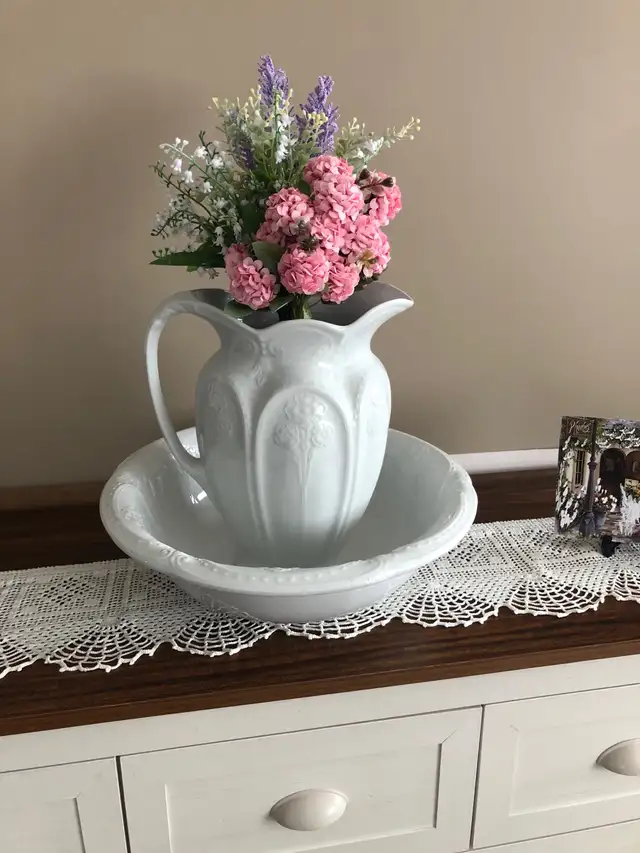 White Ceramic Bowl & Vase Decor