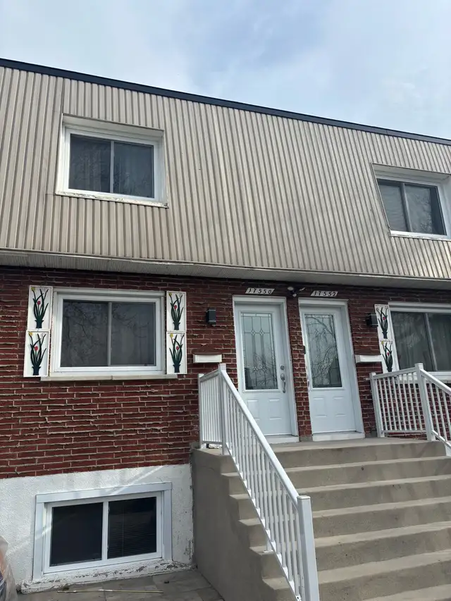 Très grand 4 1/2 à louer