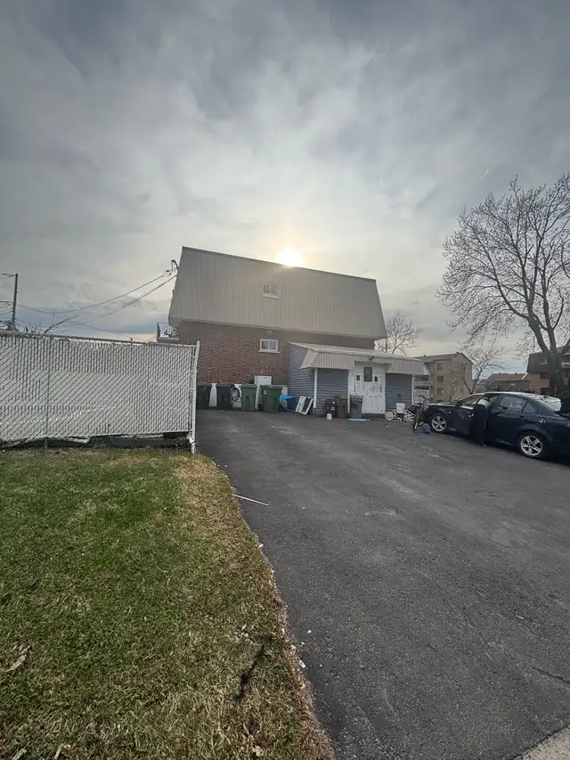 Très grand 4 1/2 à louer - Photo 2