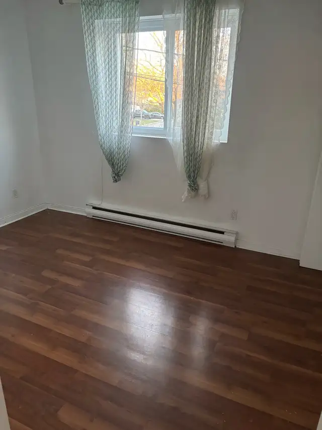 Très grand 4 1/2 à louer - Photo 6