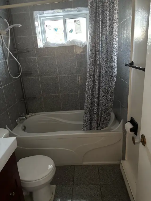 Très grand 4 1/2 à louer - Photo 9