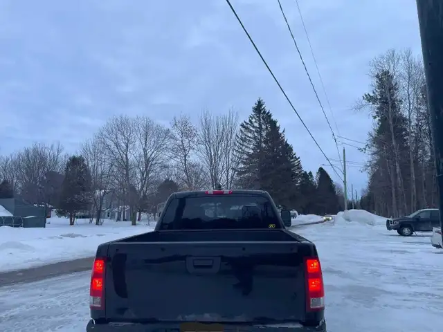 2011 GMC Sierra 1500 4x4 - Photo 2