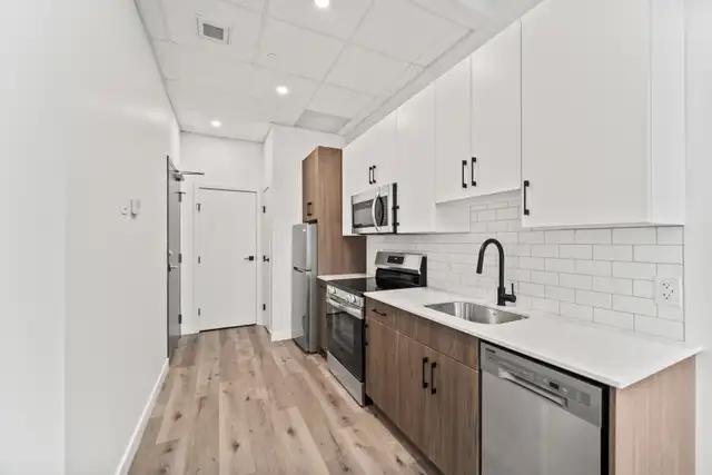 1 Bedroom Available For Rent! Located In The Heart Of Downtown! - Photo 4