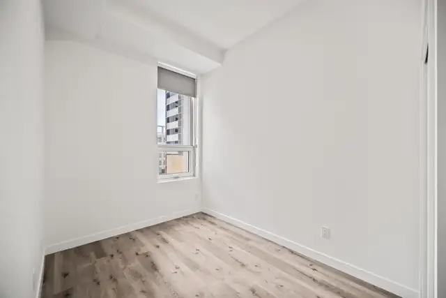 1 Bedroom Available For Rent! Located In The Heart Of Downtown! - Photo 5