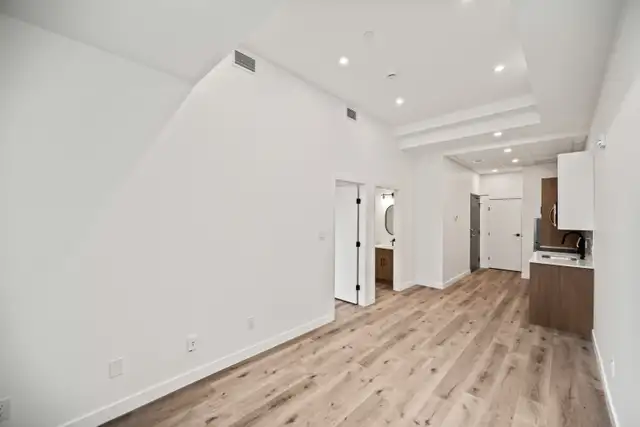 1 Bedroom Available For Rent! Located In The Heart Of Downtown! - Photo 7