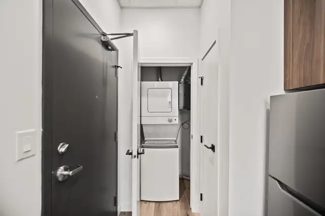 1 Bedroom Available For Rent! Located In The Heart Of Downtown! - Photo 9