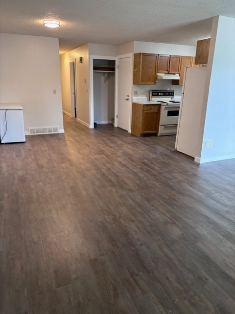 Varsity View 3 bed main floor suite-Walking distance to U of S - Photo 3