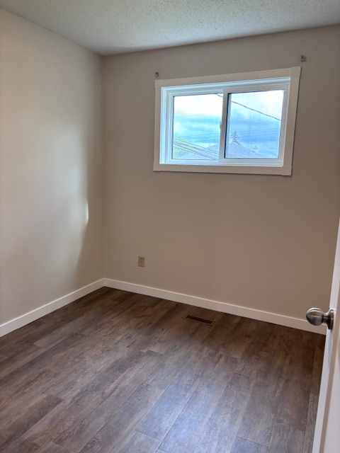 Varsity View 3 bed main floor suite-Walking distance to U of S - Photo 11