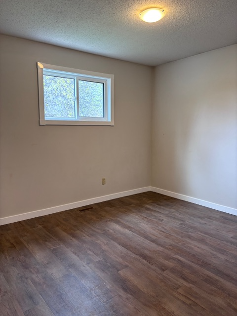 Varsity View 3 bed main floor suite-Walking distance to U of S - Photo 12