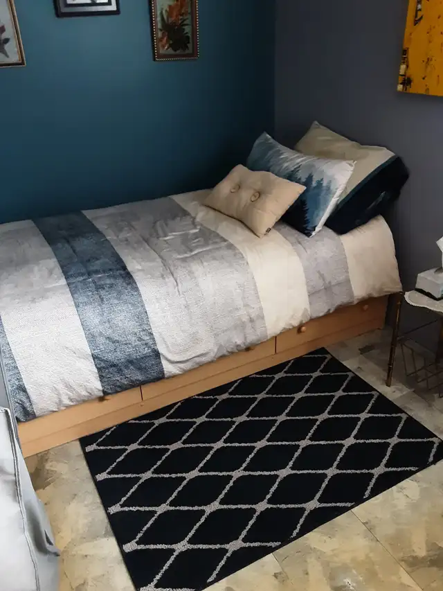 Lit simple   matelas   contours