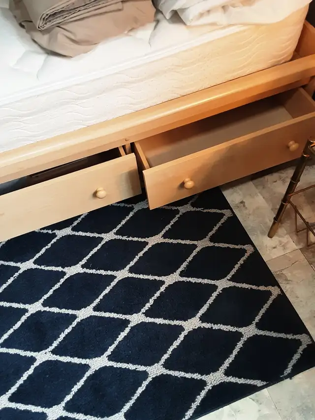 Lit simple   matelas   contours - Photo 2