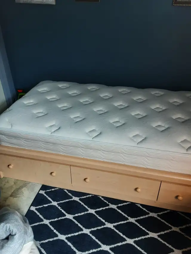 Lit simple   matelas   contours - Photo 4