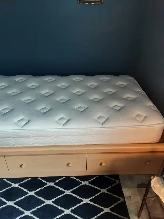 Lit simple   matelas   contours - Photo 5