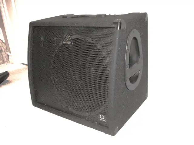 Behringer KXD15 4 Channel 600W PA Amp