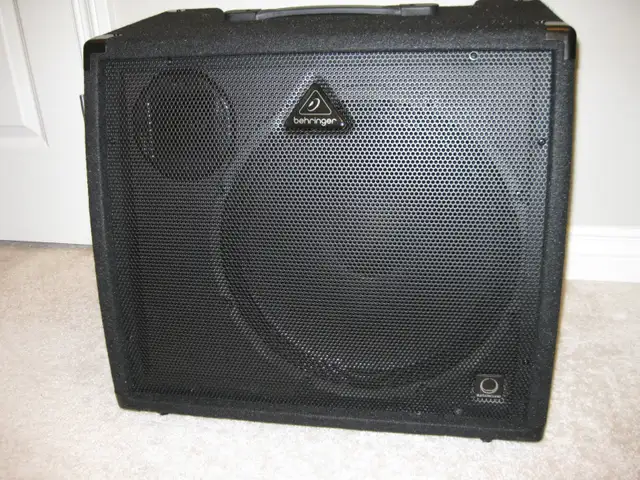 Behringer KXD15 4 Channel 600W PA Amp - Photo 2