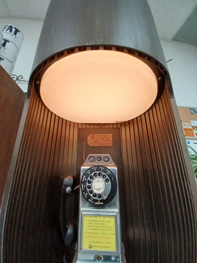 Vintage Pay Phone Booth - Photo 3