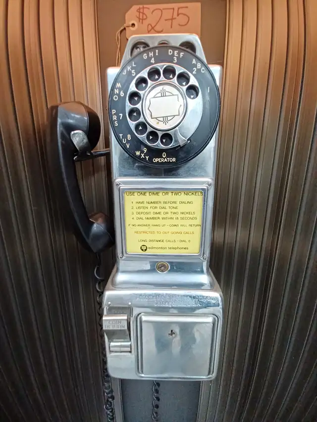Vintage Pay Phone Booth - Photo 4
